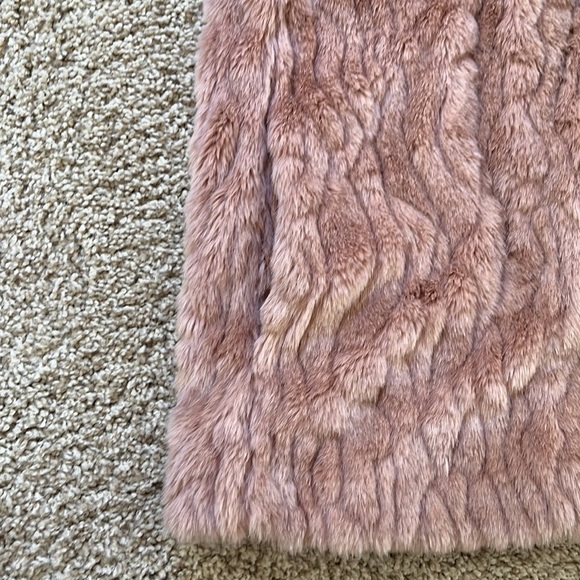 Express Pink Faux Fur Hooded Vest Pockets Hook & Eye Closure Warm Cozy M/L Boho - Picture 4 of 15